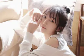 丸子头美女白皙俏皮时尚写真图片图片