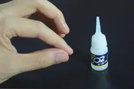 502粘手？这种液体轻松洗掉！图片