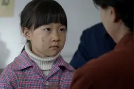 母亲对养女百般刁难，去医院才发现，养女是亲生的，国产虐心电影图片
