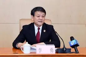 高喊“绝不以权谋私”的高院副院长被双开 曾以案谋私图片