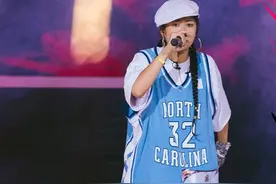 来自云南的“黑怕女孩”，坚持用昆明话说唱，她的路走得远吗？图片