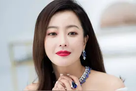 不愧是韩国第一美女，44岁金喜善生图也美得让人心动，好会保养图片