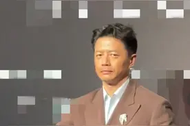 47岁吕不韦段奕宏近况，油光满面眼袋厚重，还当众回怼记者？图片