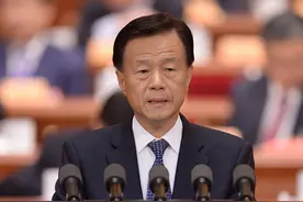 花百亿在坑里盖酒店，还用4百亿买李嘉诚大楼，堪称最大隐形富豪图片