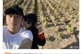 邓超晒与孙俪甜蜜合照，嘴唇干裂素颜真实，夫妻两季穿搭惹人注目图片