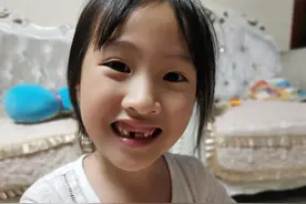 这个年龄换牙正常？图片