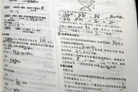 临近开学，连夜加班赶出来的暑假作业火了，这潦草的字迹是你吗图片