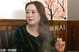 大叔再婚愿意将工资全部上交，女方：我不领证图片