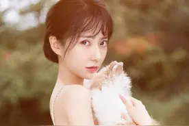 还记得《爱情公寓》里的诺澜吗？她现在长这样图片