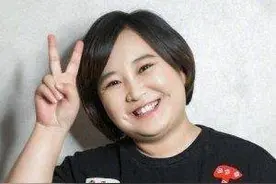 贾玲：一个误入男澡堂的快乐搓澡工图片