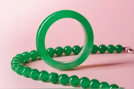 数千万翡翠拍品屡现，本届春拍谁能最终称王？图片