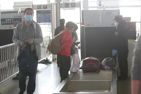 北京地铁禁带物品目录更新：“白酒限2000毫升”取消图片