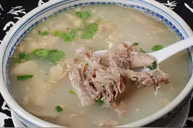 炖羊肉很简单，只需添加2种香料，羊肉细嫩鲜香，肉汤奶白无膻味图片