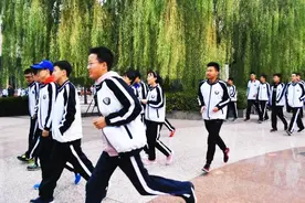 649分复读收费10000，599分收费25000，衡水中学是不是飘了图片