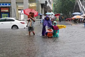 暴雨“宅在家”不能出门，记住这5种物资要买齐，生活不受影响图片