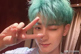 黄子韬戳爷互动，两人的在线萌翻网友图片