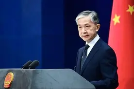 3名中国留学生遭美方盘查遣返，手机内发现军训照片，刚刚中方回应图片