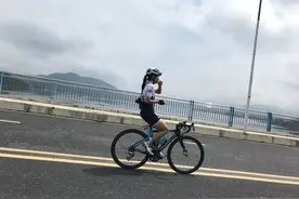 单车美女｜公路山地“双修”车手 追鲸女孩千尺冰图片