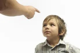 孩子爱撒谎只因年幼无知？家长盲目的惩罚，才是真正的诱导起因图片