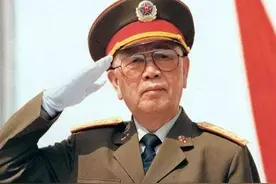 刘华清上将，来郑州专门看望一位九旬老人，当年一句话救了他的命图片