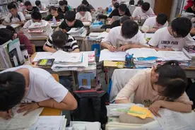 中学老师朋友圈发试题，家长举报到学校，学校巧妙回应评论一边倒图片