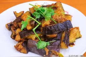 这才是风味茄子的正确做法，块块金黄焦酥，放一个小时也不回软图片