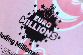英国单名彩票持有人赢得1.22亿英镑大奖，可以买价值8000元一瓶的葡萄酒和18万元的花束来庆祝图片