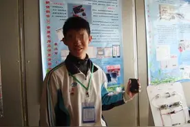 孩子13岁还要妈妈喂饭，妈妈：孩子只管读书，别的事我来做图片