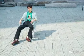 王一博的小细腿，拿来吧你图片