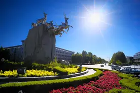 第一次去格尔木，这6个印象令人深刻，干净漂亮的城市，人却很少图片