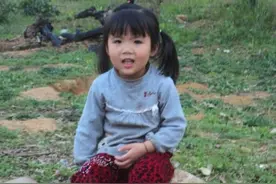 农村女孩给孕妇让座，孕妇嫌脏，接下来女孩的话让她感动并羞愧图片