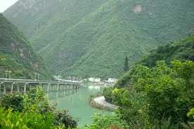 4.4亿建的最美水上公路长啥样？在昭君家门口——神农架自驾行(4)图片
