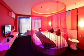 真情侣入住酒店不会被查，假情侣却一查一个准，这又是为什么？图片