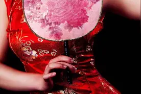 皇帝不让医生碰妃子的身体 竟害她活活被尿憋死图片