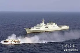 解放军登陆编队台东外海训练，日媒称：突袭佳山地下机库图片
