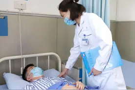 三无家庭的学生，奉劝一句不要学医，毕业生“数据”已说明了问题图片
