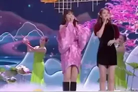湖南春晚惹争议？黄龄李菲儿被曝假唱，此前跨年主持人也看手卡图片