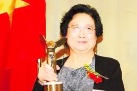 为什么屠呦呦获得了诺贝尔奖却没被评上中科院院士？视频封面