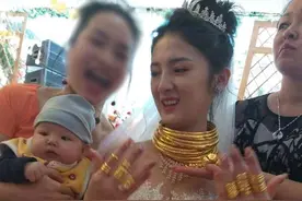 越南新娘黄金首饰不少于50件，挂满全身引关注，网友称真是负担重图片