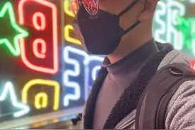 摄影师的自拍里，有多少小心机？－摄影早自习第1756天图片