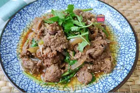 老北京炙子烤肉，自己在家也能做，肉嫩葱香味道足，天热吃太爽了图片