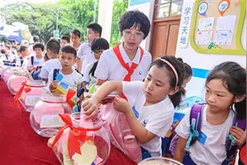 请党放心 强国有我！三亚学子认真上好“开学第一课”图片