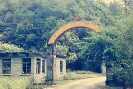 长汀一军工厂，建设在山洞里位置隐蔽，现对外展览满是破败之感图片