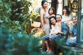 多年后，母亲那恶毒的眼神，让我至今感到恐惧——小偷家族图片