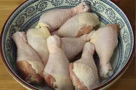 自制炸鸡腿，教你如何做得跟外面卖的一样，外酥里嫩，又香又辣图片