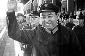 74年，华国锋参加女儿的家长会，说了什么话，得到家长的广泛认可图片
