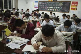 安静的课堂，紧张的考试图片