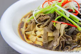 牛肚不仅能涮火锅还能做凉菜，厨师长教你一道家常菜，爽口又劲道图片