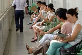 家长和老师关于补课的聊天记录流出，一个月收3000元，贵不贵？图片