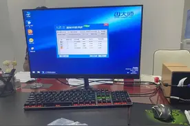 上门修电脑把我当牛用，真会省钱，还想领导我，你能请得起我吗？图片
